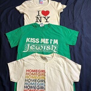 ✨2 for $15✨ 3 white and green short sleeve t shirts (2 medium, 1 small)❤️